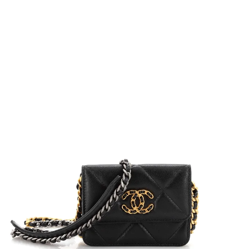 Women's money clip in gold - tone metal​19 Card Holder on Chain Quilted Leather
