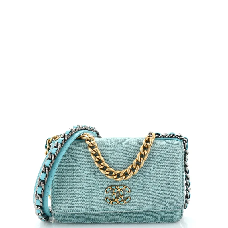 Women's money clip with a transparent acrylic design​19 Wallet on Chain Quilted Denim