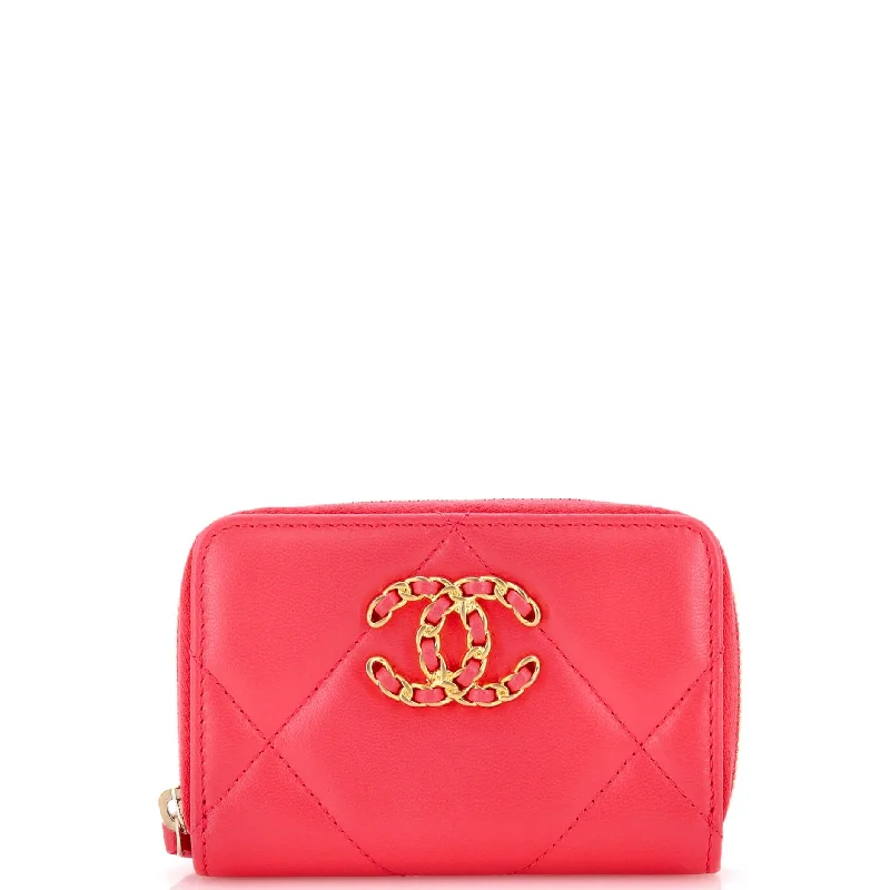 Women's money clip with a detachable charm​19 Zip Coin Purse Quilted Leather