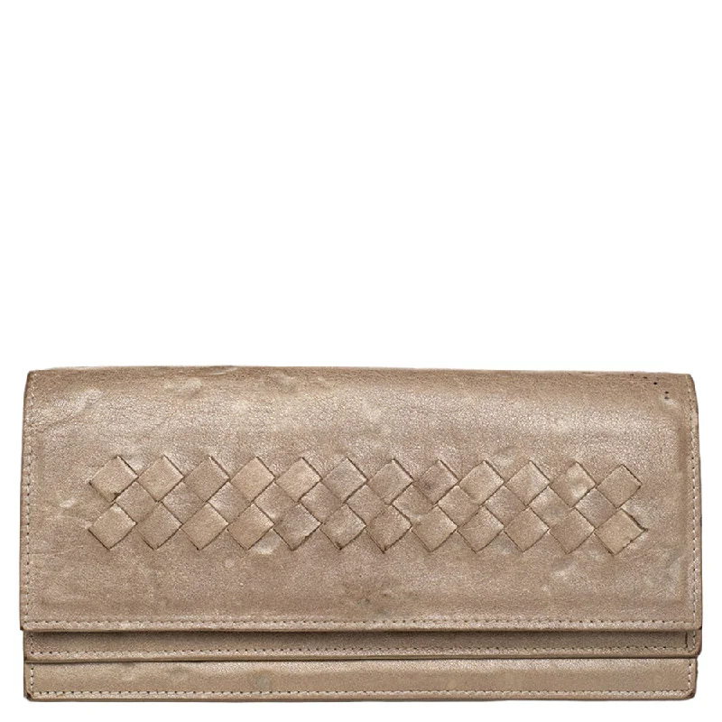 Women's money clip with a magnetic closure​Bottega Veneta Beige Intrecciato Leather Bifold Wallet