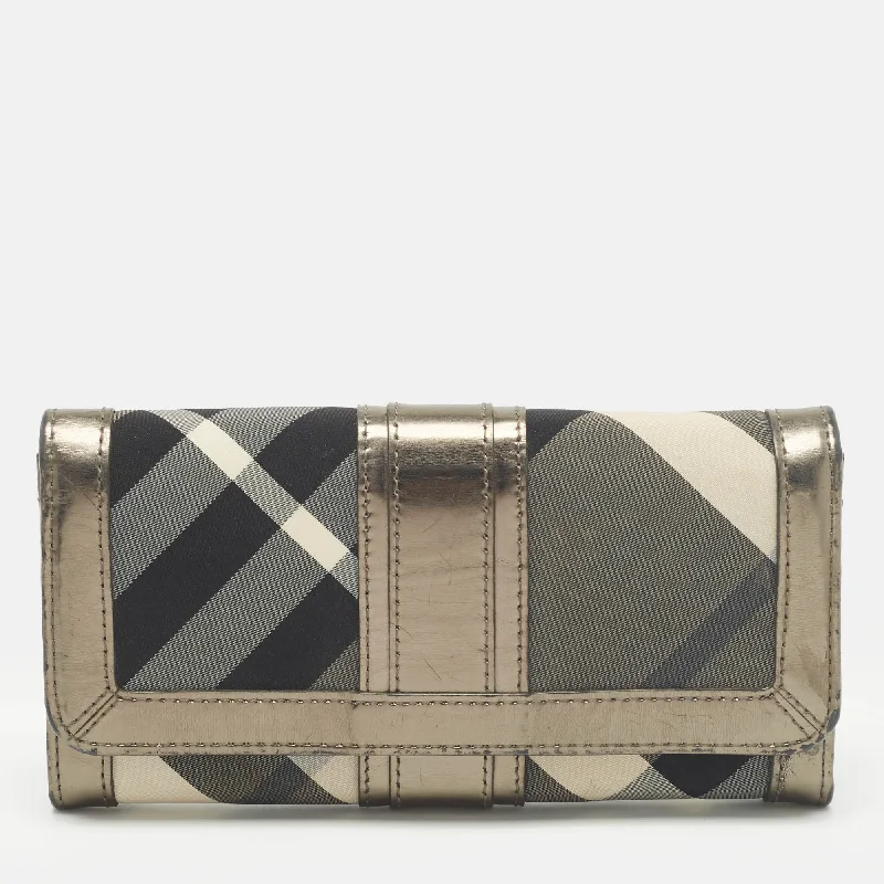 Women's money clip with a personalized engraving option​Burberry Metallic Nova Check Nylon And Leather Penrose Continental Wallet