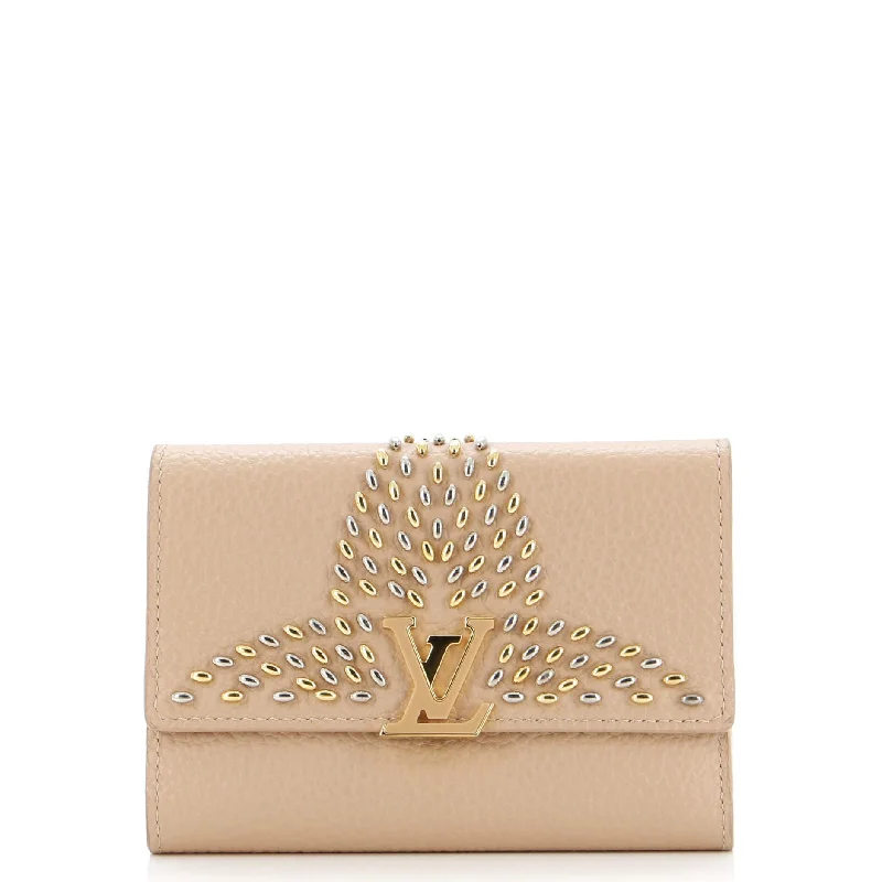 Women's money clip with a scalloped edgeCapucines Wallet Leather with Embellished Detail Compact Women's money clip with a scalloped edgeCapucines Wallet Leather with Embellished Detail Compact