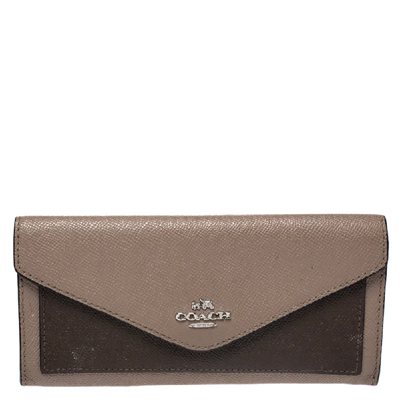 Women's money clip with a zodiac symbol designCoach Beige/olive Green Leather Colorblock Continental Wallet.. Women's money clip with a zodiac symbol designCoach Beige/olive Green Leather Colorblock Continental Wallet..
