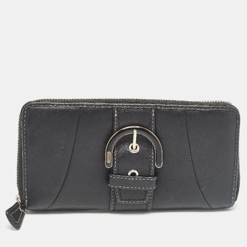 Lightweight women's money clip for everyday use​Coach Black Leather Buckle Zip Continental Wallet