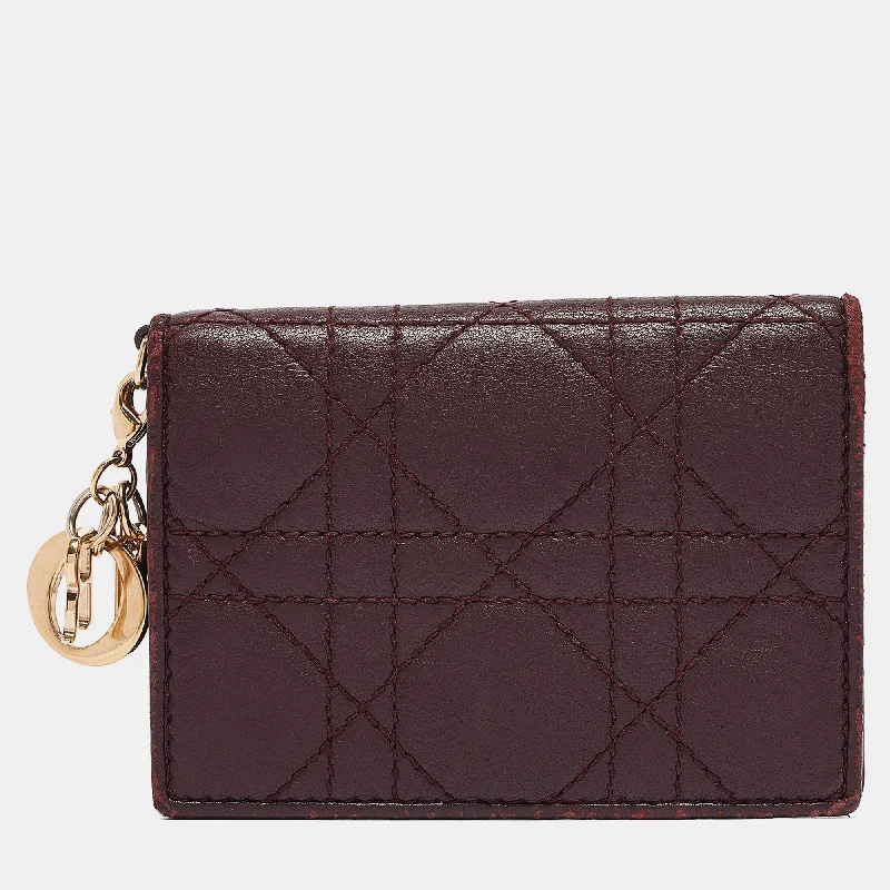 Women's money clip in a trendy geometric shape​Dior Burgundy Cannage Leather Lady Dior Card Holder