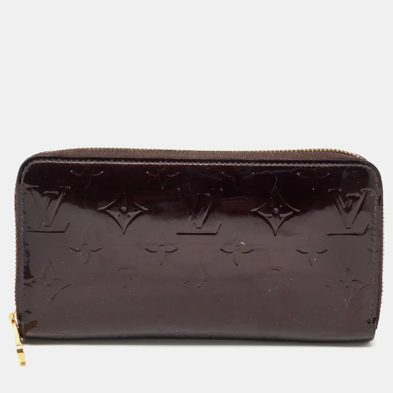 Vintage - style women's money clip for retro enthusiastsLouis Vuitton Amarante Monogram Vernis Zippy Wallet.. Vintage - style women's money clip for retro enthusiastsLouis Vuitton Amarante Monogram Vernis Zippy Wallet..