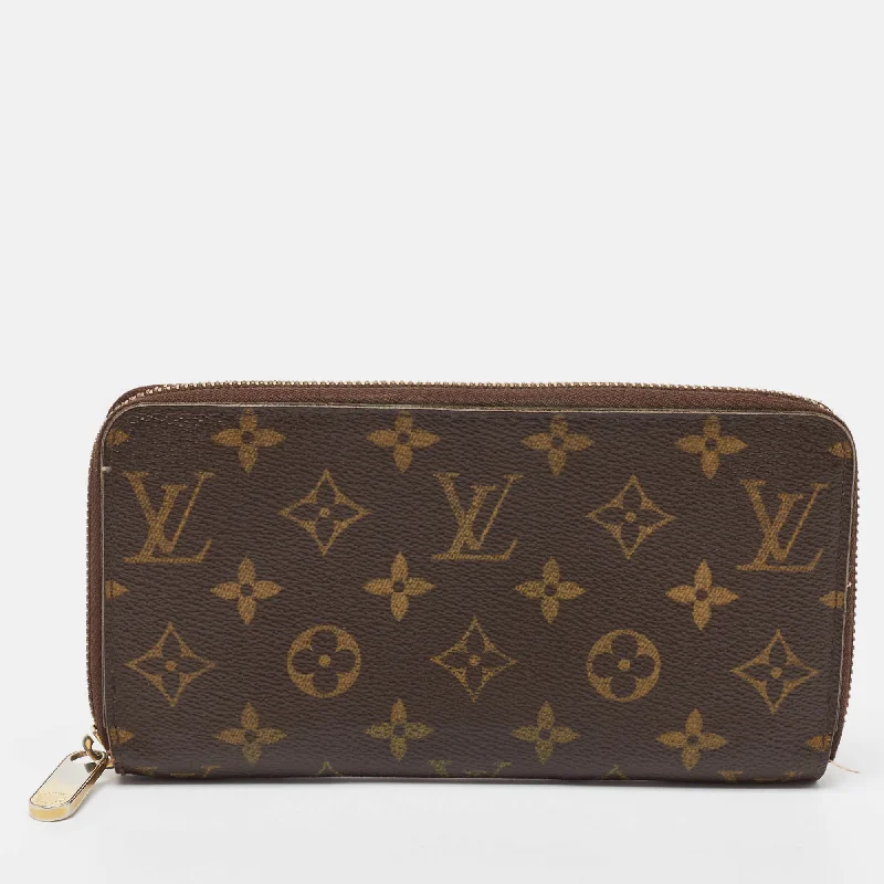 Stylish women's money clip for business meetings​Louis Vuitton Monogram Canvas Zippy Wallet