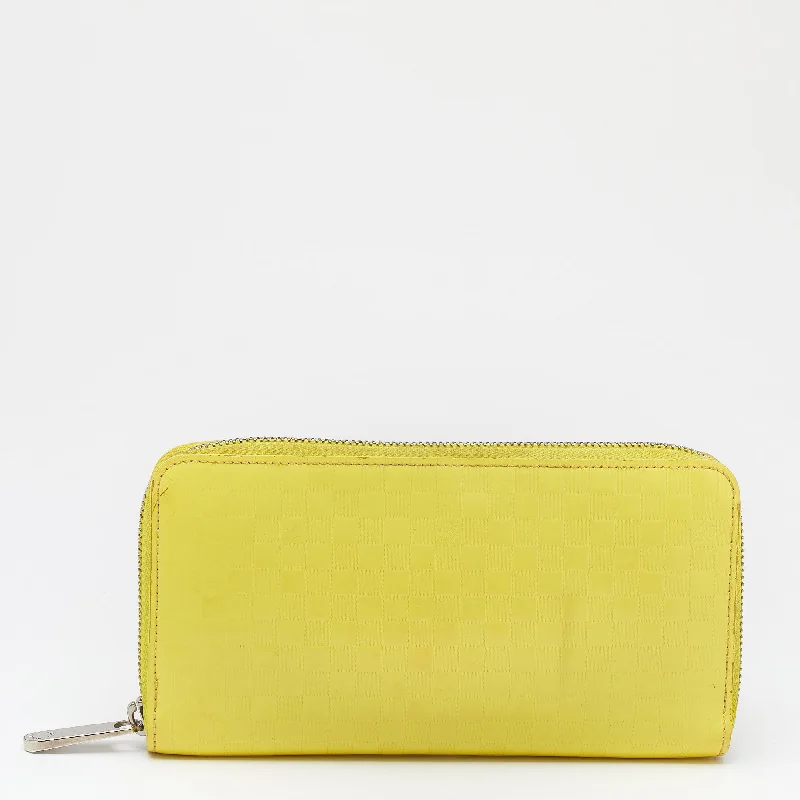 Women's money clip with a personalized engraving option​Louis Vuitton Yellow Damier Facette Zippy Wallet..