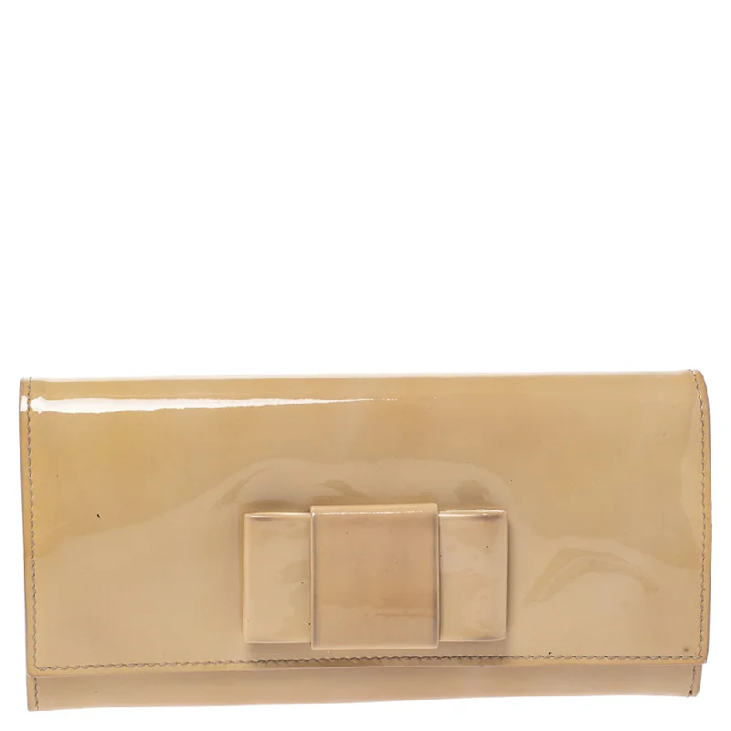 Women's money clip for plus - size handbagsMiu Miu Beige Patent Leather Bow Continental Wallet.. Women's money clip for plus - size handbagsMiu Miu Beige Patent Leather Bow Continental Wallet..