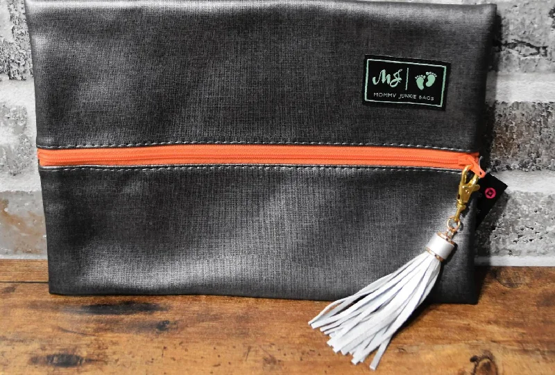 Women's money clip with a braided leather strap​Mommy Junkie Petting Zoo Bag In Polished Gray