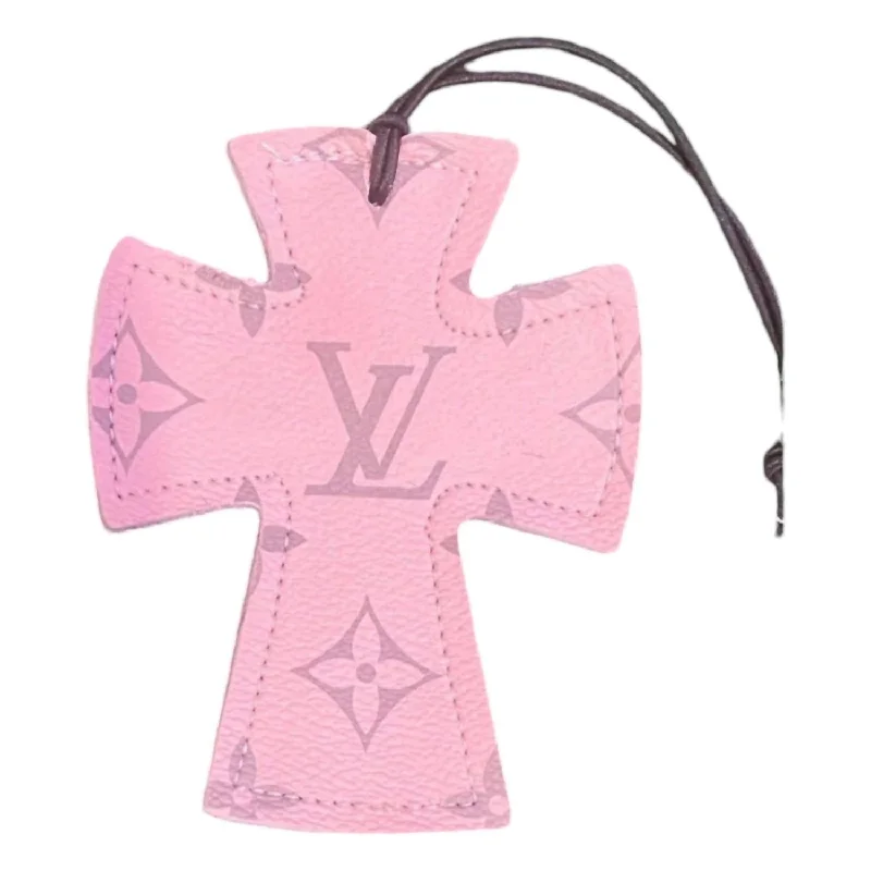 Women's money clip with a built - in card holder​Mono Leather Cross Car Charm In Pink/white
