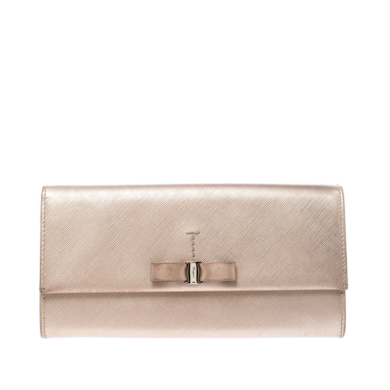 Women's money clip in a trendy geometric shape​Salvatore Ferragamo Beige Metallic Leather Bow Continental Wallet..