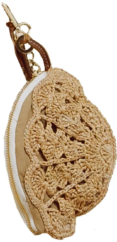 Women's money clip in a pastel color palette​Seashell Coin Purse In Beige Straw