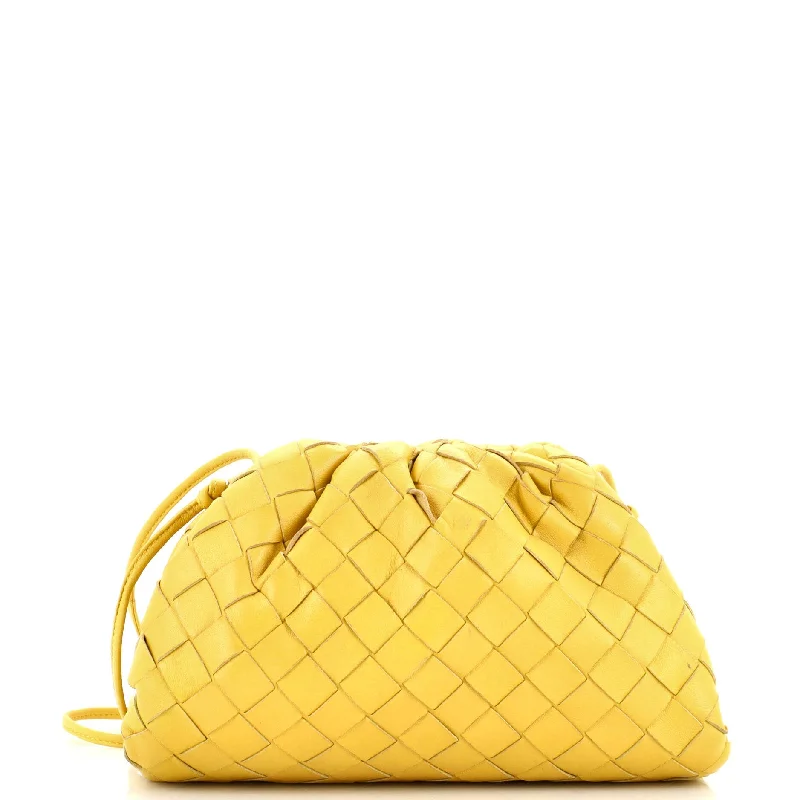 Women's money clip with a fingerprint - resistant finish​The Pouch Intrecciato Nappa Mini