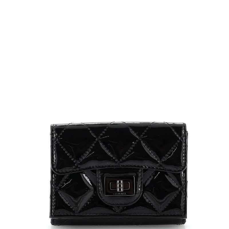 Women's money clip with a fingerprint - resistant finish​Trifold Flap Wallet Quilted Patent Compact