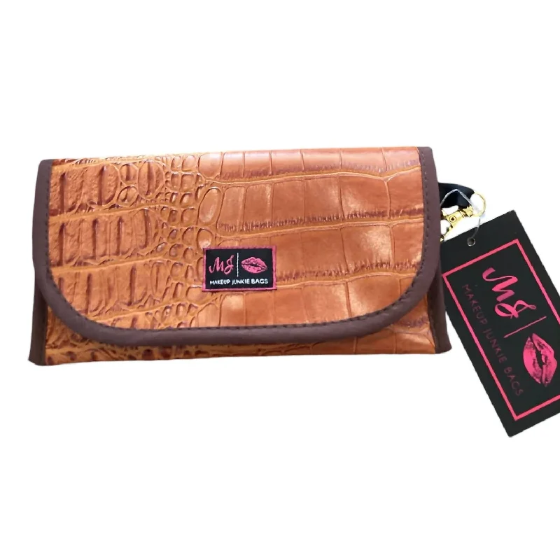 Colorful women's money clip for a pop of style​Women's Sunglass Case In El Dorado