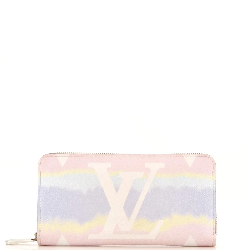 Women's money clip with a faux fur trim​Zippy Wallet Limited Edition Escale Monogram Giant