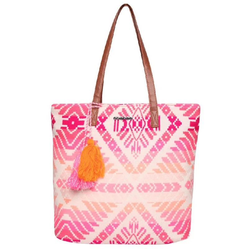Quilted Tote Bag in Cream with Silver Hardware for a Classic and Sophisticated StylePink Jacquard Shopper Bag With Tassel