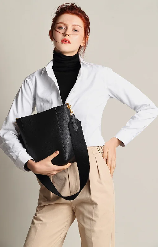 Quilted Tote Bag in Cream with Silver Hardware for a Classic and Sophisticated StyleGenuine Leather Bucket Bag Quilted Tote Bag in Cream with Silver Hardware for a Classic and Sophisticated StyleGenuine Leather Bucket Bag