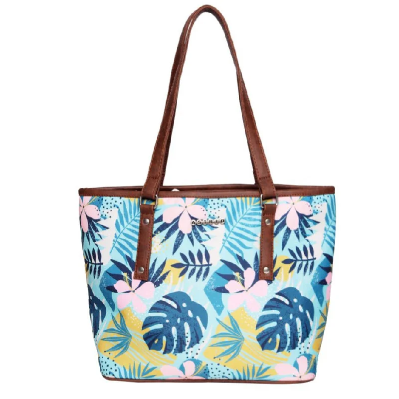 Quilted Tote Bag in Cream with Silver Hardware for a Classic and Sophisticated StyleMulti Color Shopper Bags