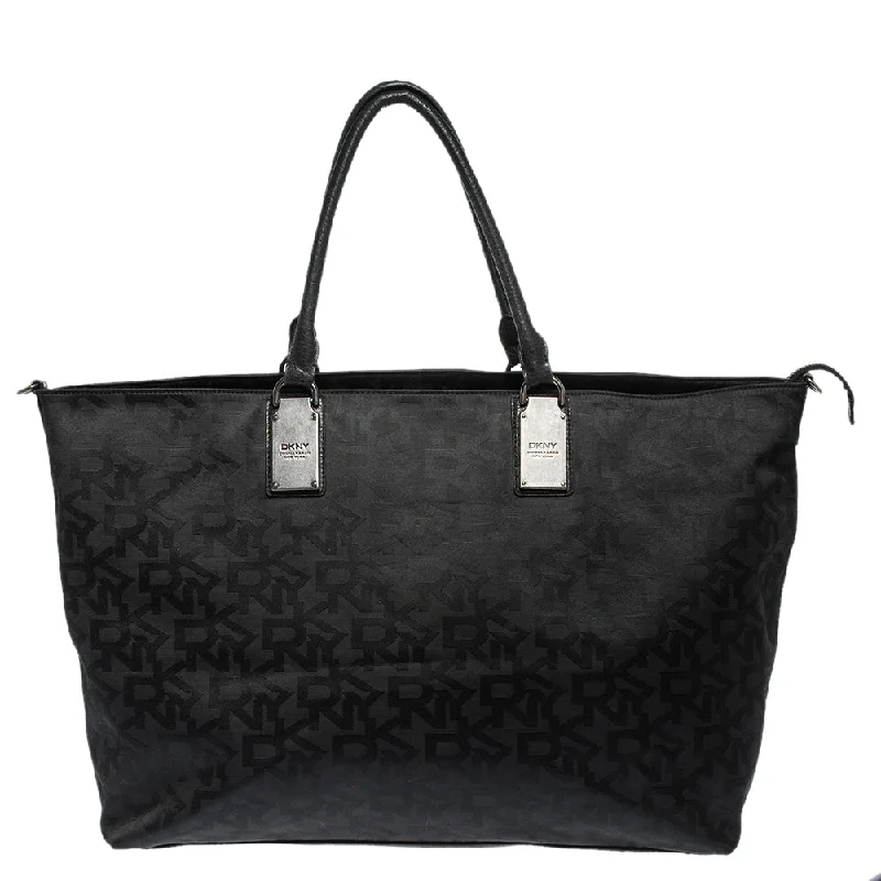 Quilted Tote Bag in Cream with Silver Hardware for a Classic and Sophisticated StyleDkny  Signature Canvas Tote