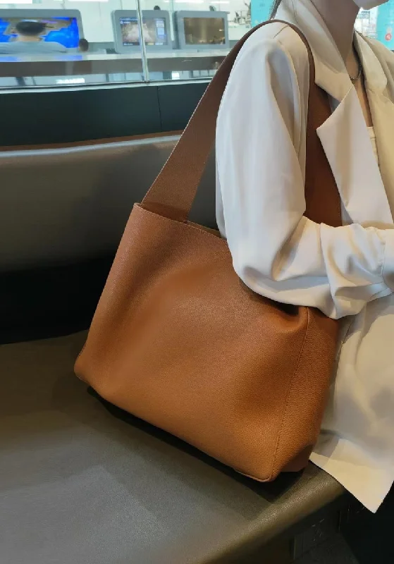 Large Capacity Genuine Leather Women's Tote Bag in Black for Work and CommutingLeather Underarm Tote Bag Large Capacity Genuine Leather Women's Tote Bag in Black for Work and CommutingLeather Underarm Tote Bag