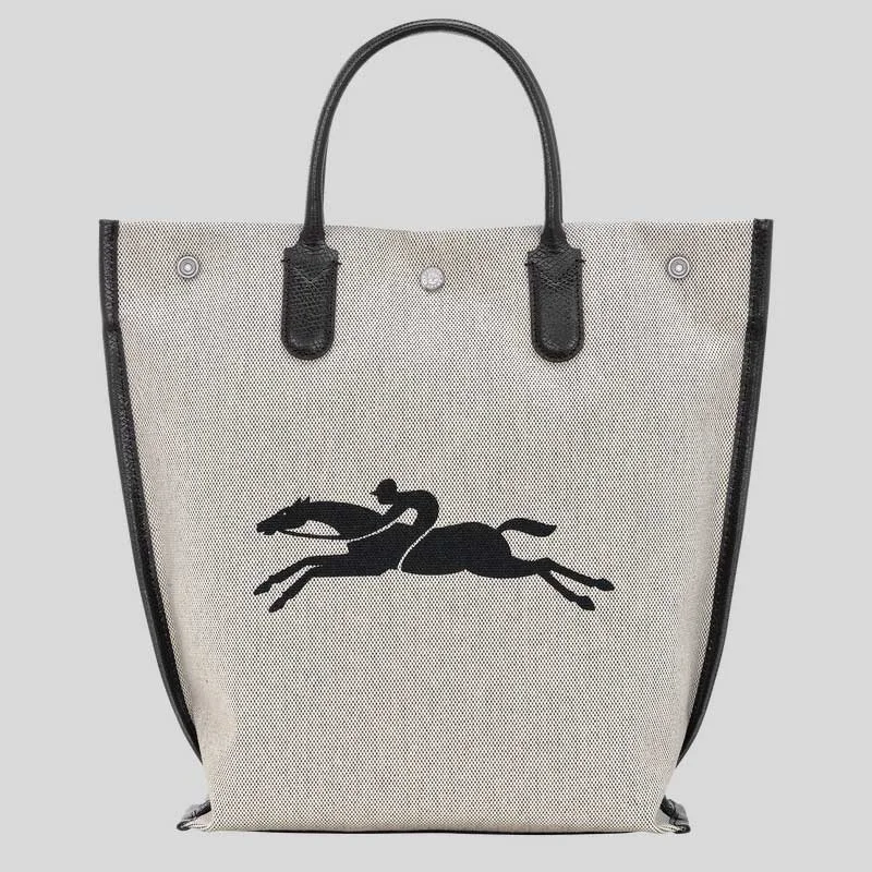 Quilted Tote Bag in Cream with Silver Hardware for a Classic and Sophisticated StyleLONGCHAMP Essential Tote Bag M Ecru 10211HSG Quilted Tote Bag in Cream with Silver Hardware for a Classic and Sophisticated StyleLONGCHAMP Essential Tote Bag M Ecru 10211HSG