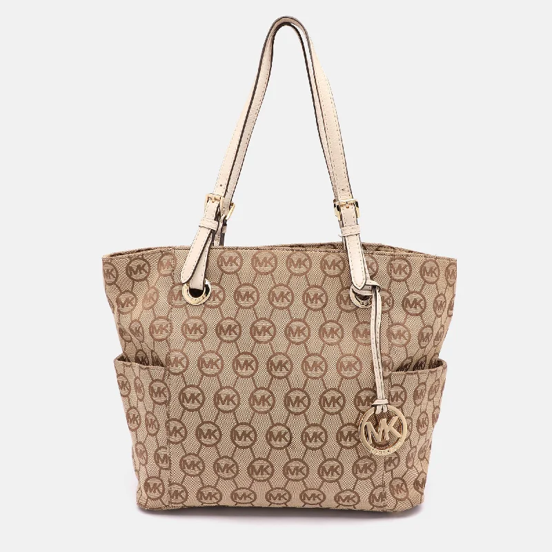Geometric - Printed Tote Bag in Multicolor for a Contemporary and Trendy OutfitMichael Kors Beige/brown Signature Canvas Jet Set Tote Geometric - Printed Tote Bag in Multicolor for a Contemporary and Trendy OutfitMichael Kors Beige/brown Signature Canvas Jet Set Tote