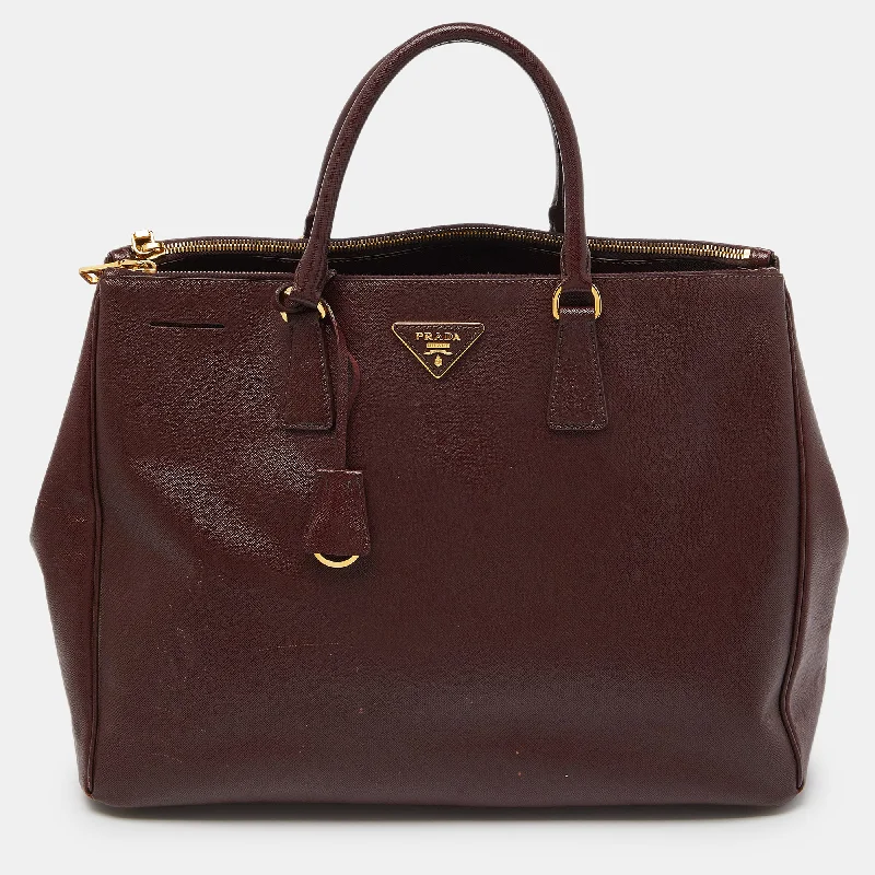 Quilted Tote Bag in Cream with Silver Hardware for a Classic and Sophisticated StylePrada Burgundy Saffiano Lux Leather Executive Galleria Tote