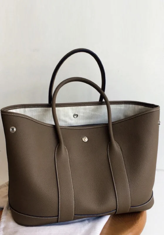 Metallic Tote Bag in Rose Gold with Chain Handles for a Glamorous Night OutTOGO Leather Large Capacity Tote Bag Metallic Tote Bag in Rose Gold with Chain Handles for a Glamorous Night OutTOGO Leather Large Capacity Tote Bag