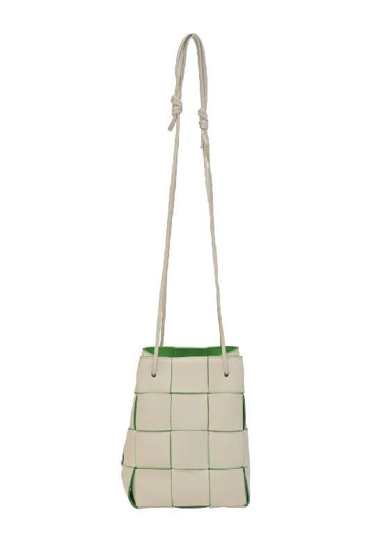 Shoulder Bag with Chain Strap in Silver for a Trendy Appearance[WB6218] Bottega Veneta | Cross-Body Bag