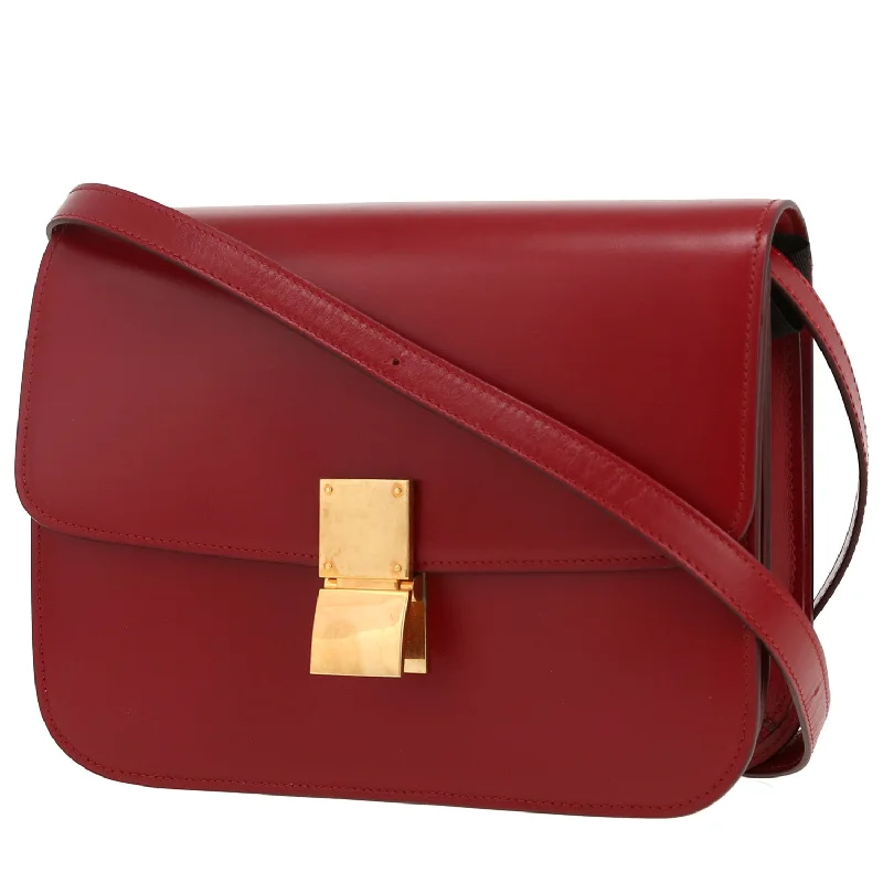 Shoulder Bag with Chain Strap in Silver for a Trendy AppearanceCeline Classic Box shoulder bag in red box leather Shoulder Bag with Chain Strap in Silver for a Trendy AppearanceCeline Classic Box shoulder bag in red box leather
