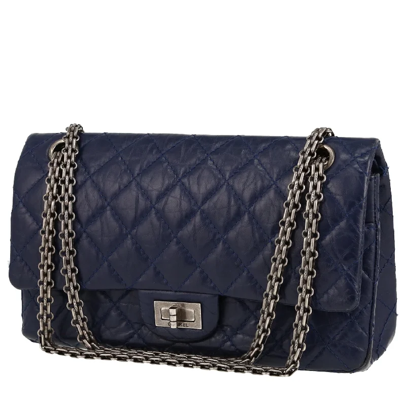 Metallic Shoulder Bag in Gold for Special OccasionsChanel 2.55 shoulder bag in navy blue quilted leather Metallic Shoulder Bag in Gold for Special OccasionsChanel 2.55 shoulder bag in navy blue quilted leather