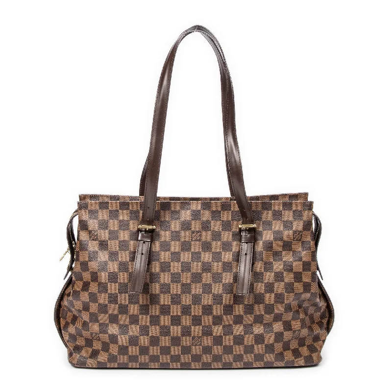 Shoulder Bag with Chain Strap in Silver for a Trendy AppearanceChelsea