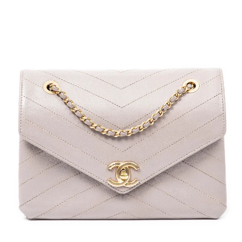 Metallic Shoulder Bag in Gold for Special OccasionsEnvelope Compartment Flap