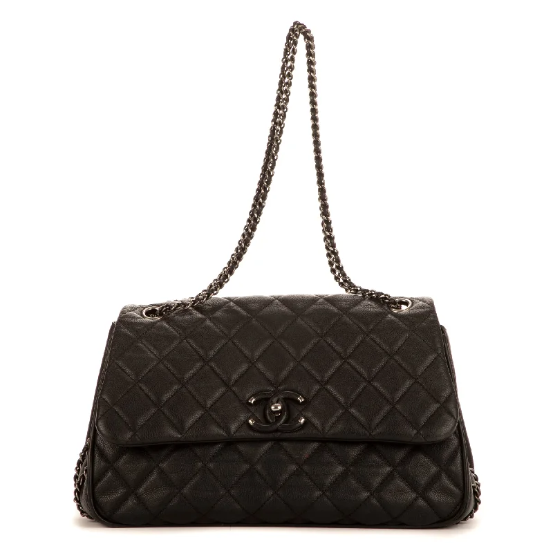 Leather Shoulder Bag with Magnetic Closure in Black for Quick AccessFrame in Chain Flap Leather Shoulder Bag with Magnetic Closure in Black for Quick AccessFrame in Chain Flap