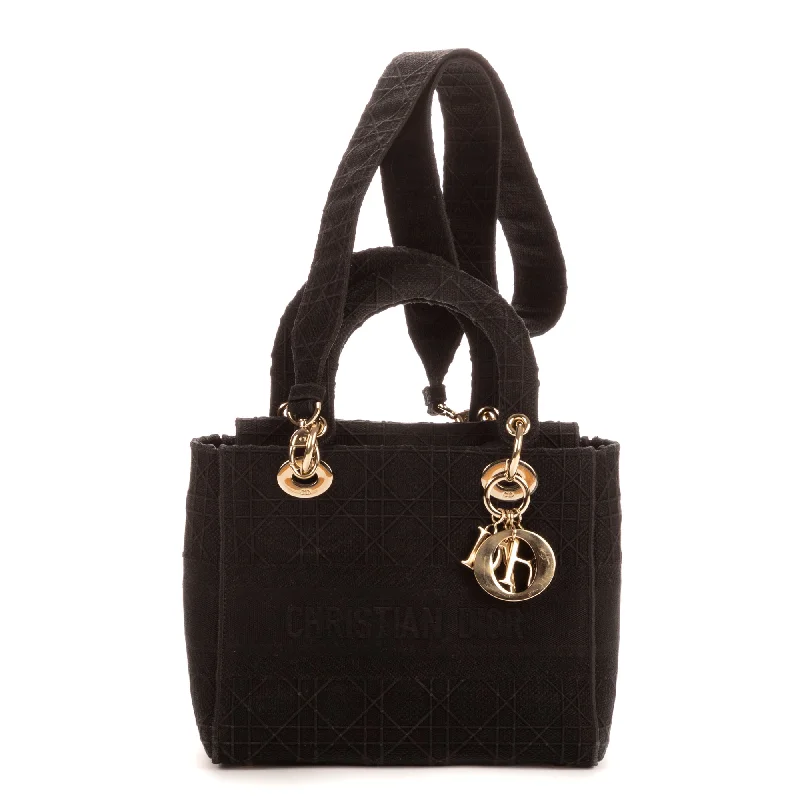 Shoulder Bag with Chain Strap in Silver for a Trendy AppearanceLady