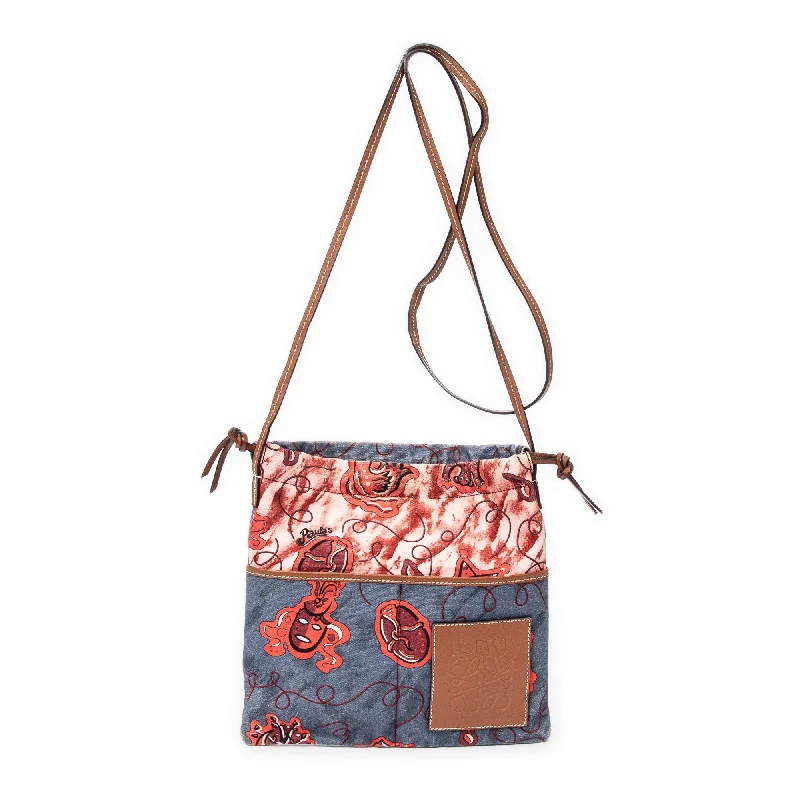 Leather Shoulder Bag with Magnetic Closure in Black for Quick AccessLoewe x Paula Ibiza Small Clutch Bag Leather Shoulder Bag with Magnetic Closure in Black for Quick AccessLoewe x Paula Ibiza Small Clutch Bag