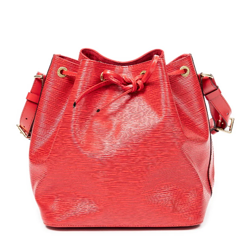 Shoulder Bag with Chain Strap in Silver for a Trendy AppearanceNoe PM
