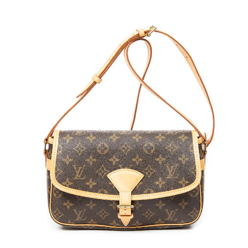 Shoulder Bag with Chain Strap in Silver for a Trendy AppearanceSologne