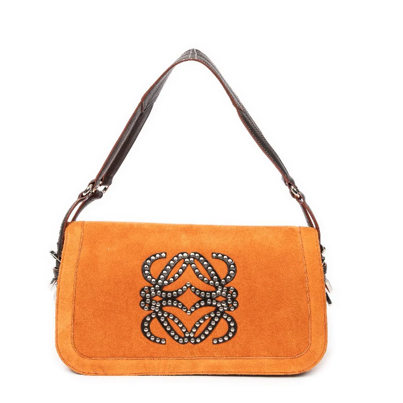 Quilted Shoulder Bag in Cream for a Classic and Elegant LookStudded Anagram Flap Bag Quilted Shoulder Bag in Cream for a Classic and Elegant LookStudded Anagram Flap Bag