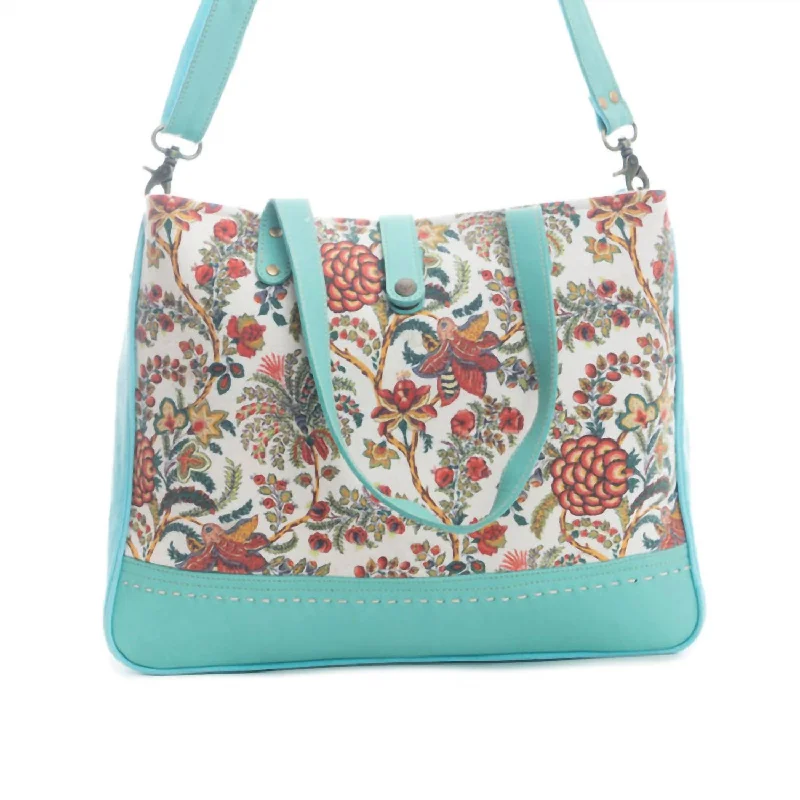 Crossbody Shoulder Bag in Black Leather with Gold Hardware for Night OutsWomen's Mariposa Small Weekender Bag In Aqua Crossbody Shoulder Bag in Black Leather with Gold Hardware for Night OutsWomen's Mariposa Small Weekender Bag In Aqua