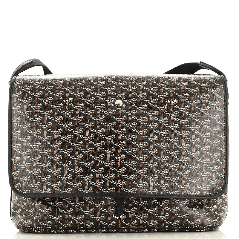 Quilted Leather Crossbody Bag in Cream for a Classic and Elegant AppearanceCapetien Messenger Bag Coated Canvas Quilted Leather Crossbody Bag in Cream for a Classic and Elegant AppearanceCapetien Messenger Bag Coated Canvas