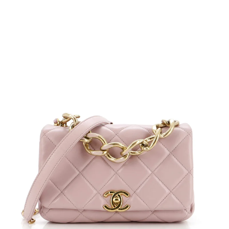 Quilted Leather Crossbody Bag in Cream for a Classic and Elegant AppearanceColor Match Flap Bag Quilted Lambskin Small Quilted Leather Crossbody Bag in Cream for a Classic and Elegant AppearanceColor Match Flap Bag Quilted Lambskin Small