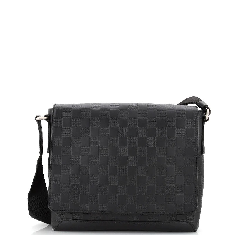 Quilted Leather Crossbody Bag in Cream for a Classic and Elegant AppearanceDistrict NM Messenger Bag Damier Infini Leather PM