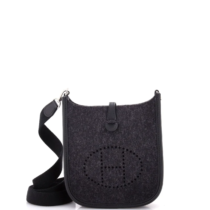 Quilted Leather Crossbody Bag in Cream for a Classic and Elegant AppearanceEvelyne Bag Gen III Felt TPM