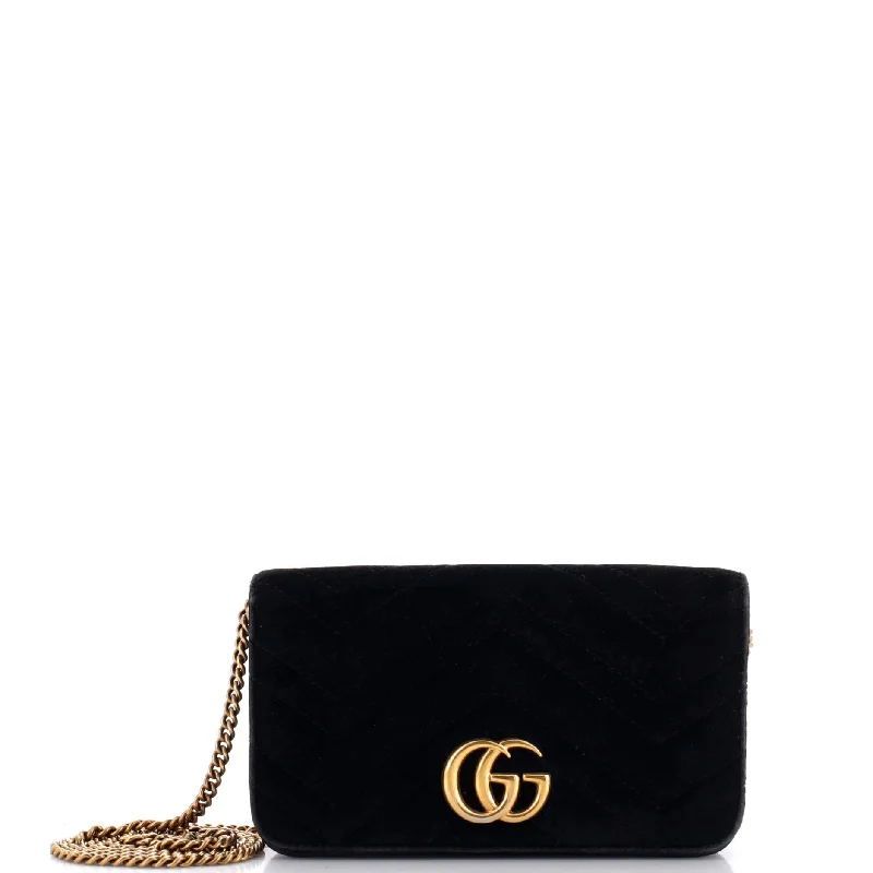 Straw Crossbody Bag in Natural Color for Beach Vacations and Summer DaysGG Marmont Chain Flap Bag Matelasse Velvet Mini