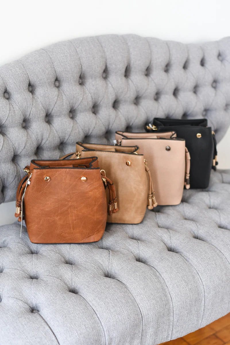 Quilted Leather Crossbody Bag in Cream for a Classic and Elegant AppearanceM1995 Mini Bucket Bag