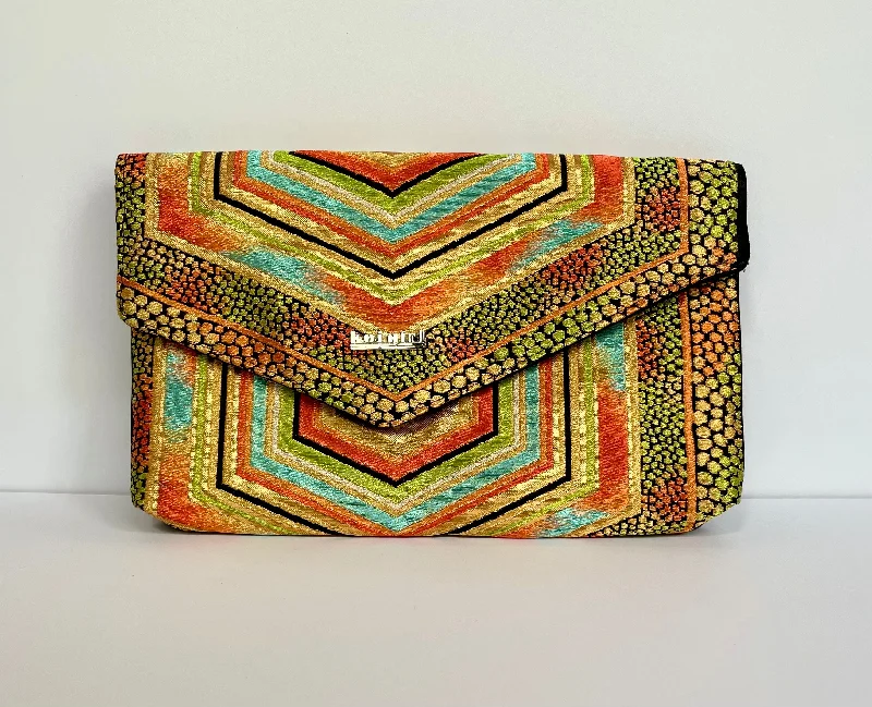Snake - Skin Effect Clutch in Green for Exotic PartiesMetallic Gold and Orange Hexagon Clutch