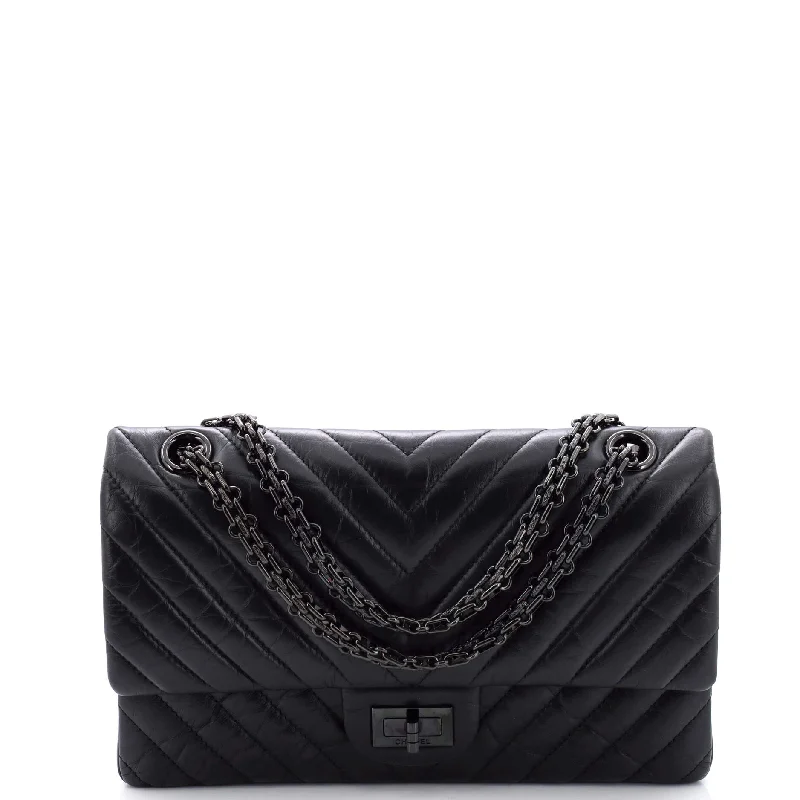 Waterproof Nylon Crossbody Bag in Navy Blue for Outdoor Hiking TripsSo Black Reissue 2.55 Flap Bag Chevron Aged Calfskin 225